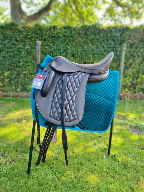 Zomeruitverkoop: Edix Yasir 17,5" bruin, Dieren en Toebehoren, Paarden en Pony's | Zadels, Zo goed als nieuw, Dressuur, Ophalen of Verzenden