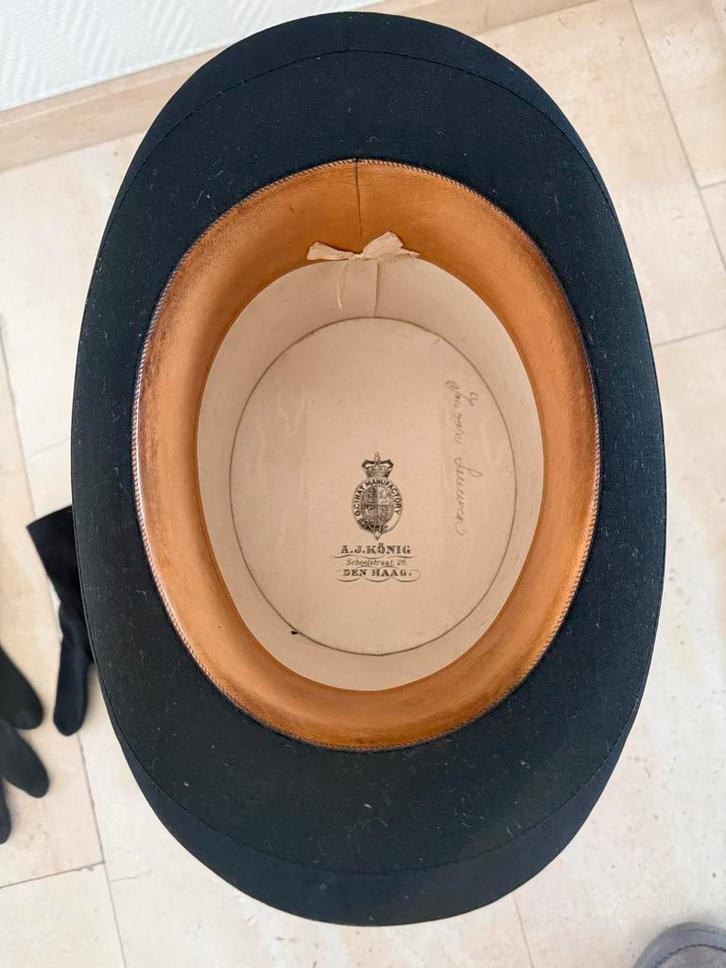 Zijden hoed A.J. Konig met handschoenen en doos, Antiek en Kunst, Antiek | Kleding en Accessoires, Heren, Ophalen of Verzenden