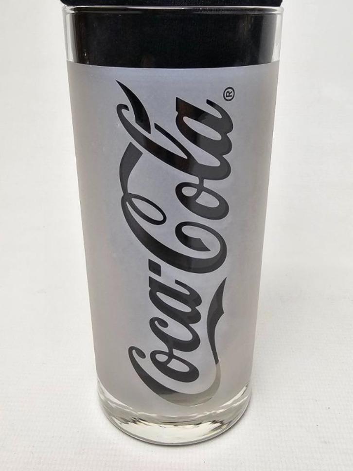 # Vintage Coca Cola Glas - Wit Mat - Dubbelzijdig Design, Verzamelen, Glas en Borrelglaasjes, Zo goed als nieuw, Frisdrankglas