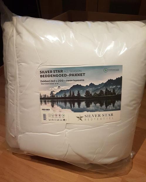 Beddengoed pakket: 2 Hoofdkussens + All Season Dekbed - 240, Huis en Inrichting, Slaapkamer | Beddengoed, Nieuw, Deken of Dekbed