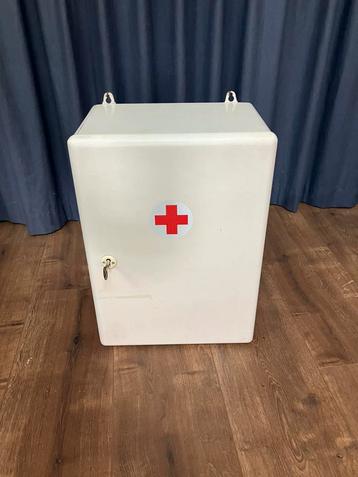 Vintage houten medicijnen kastje van Birold jaren 70 beschikbaar voor biedingen