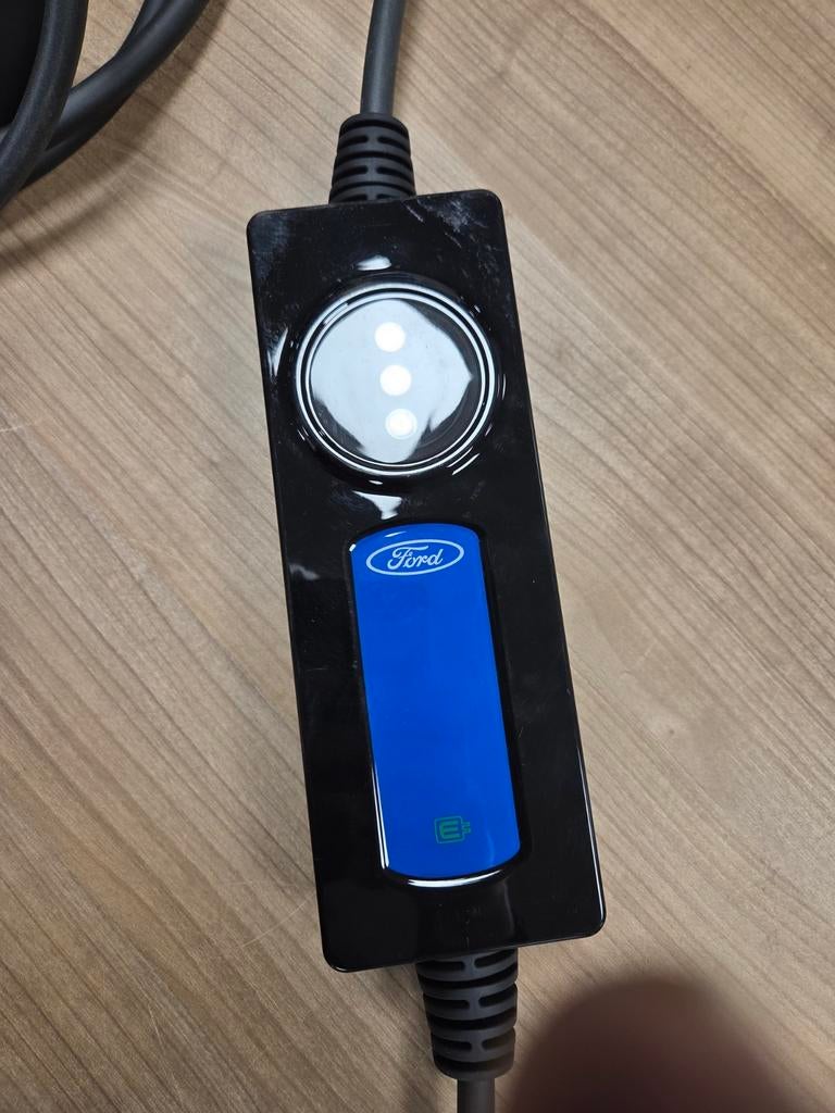 Ford kuga autolader voor de deensemarkt.Type 2, Ophalen of Verzenden, Ford