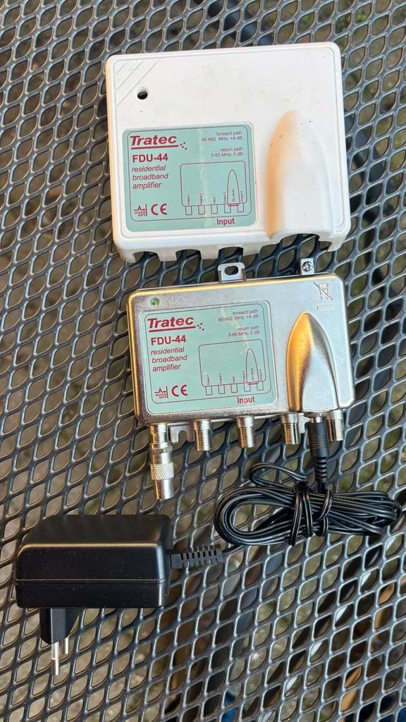 Tratec FDU-44 Antenneversterker - Geschikt voor Ziggo, Audio, Tv en Foto, Audiokabels en Televisiekabels, Gebruikt, Tv-kabel, Minder dan 2 meter