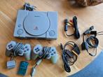 Playstation 1 met 2 controllers + memory card en div kabels, Ophalen of Verzenden, Gebruikt, Met 2 controllers, Met geheugenkaart