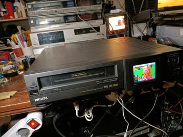 Philips vr6880 VHS recorder met LCD scherm  beschikbaar voor biedingen