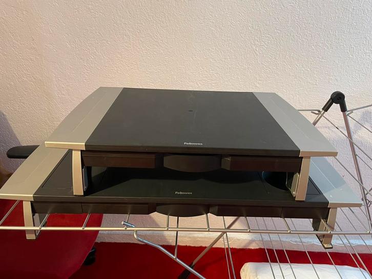 Fellowes beeldscherm verhoger, 2 stuks, Computers en Software, Monitoren, Gebruikt, 60 Hz of minder, In hoogte verstelbaar, Overige typen