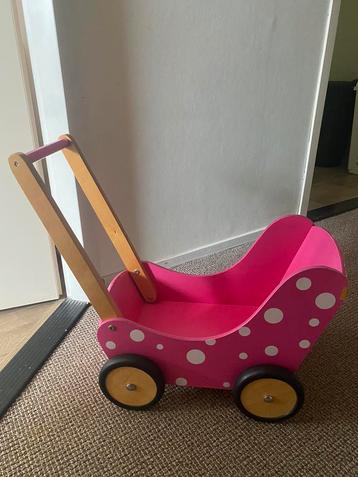 Houten poppenwagen beschikbaar voor biedingen