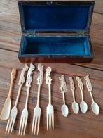 Been- eiervorkjes en lepeltjes in doosje, Antiek en Kunst, Antiek | Bestek, Ophalen of Verzenden