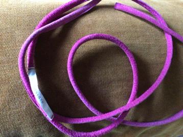 Stoere roze suède ceintuur Humanoid, nieuwstaat beschikbaar voor biedingen