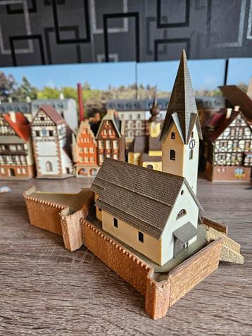 Kerk op stadsmuur N spoor trein 1:160 beschikbaar voor biedingen