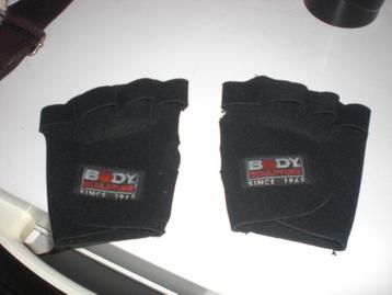 fitness handschoenen nieuwstaat beschikbaar voor biedingen