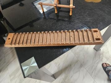 Oude houten sigarenmal beschikbaar voor biedingen