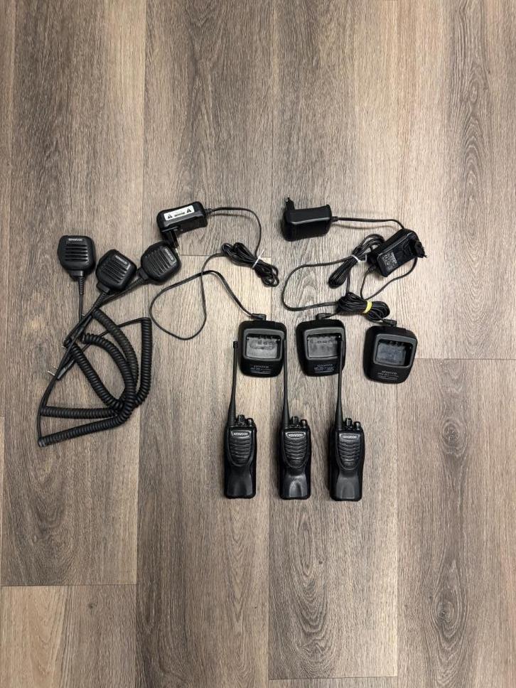 Kenwood TK3302 UHF Portofoons, Telecommunicatie, Portofoons en Walkie-talkies, Gebruikt, Portofoon of Walkie-talkie, 2 to 5 km
