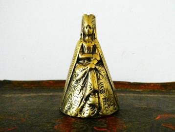 Bronzen tafelbel handbel dame in middeleeuwse kledij beschikbaar voor biedingen