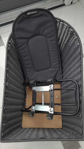 Honden mand voor fiets beschikbaar voor biedingen