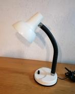 Vintage tafel-/bureaulamp kap wit metaal, buigbare arm €15,-, Huis en Inrichting, Lampen | Tafellampen, Ophalen of Verzenden, Gebruikt