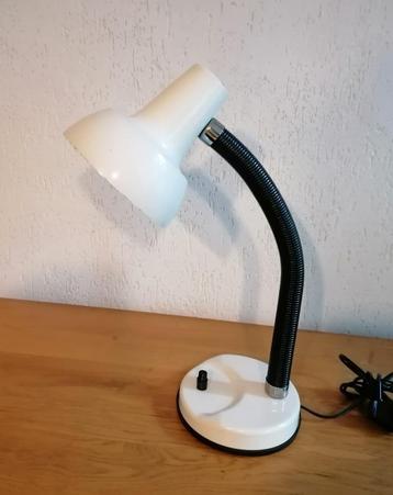 Vintage tafel-/bureaulamp kap wit metaal, buigbare arm €15,-