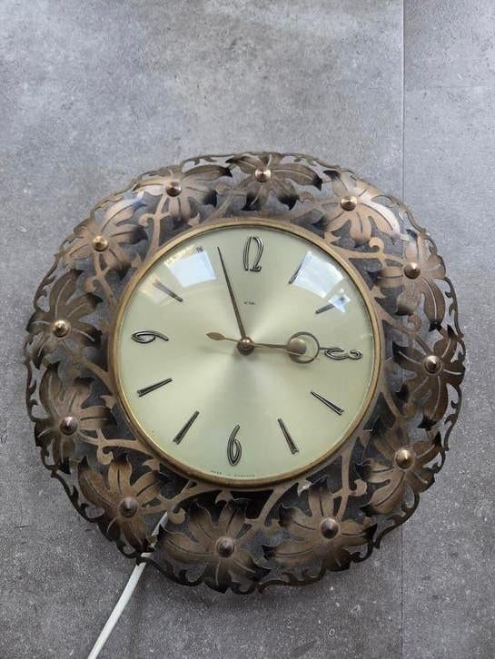 Prachtige Metamec elektrische klok met bloemenmotief, Antiek en Kunst, Antiek | Klokken, Ophalen of Verzenden