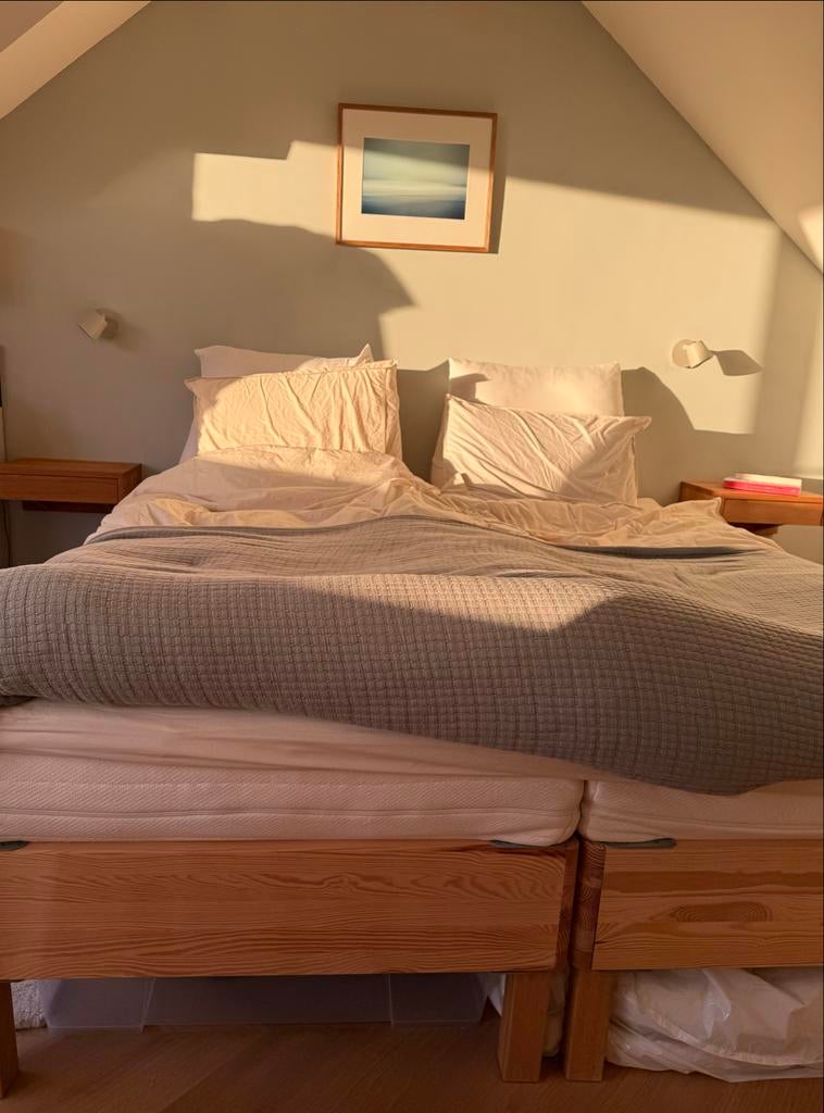 Massief houten tweepersoonsbed - Zeer goede staat, Huis en Inrichting, Slaapkamer | Bedden, Ophalen, Bruin, Tweepersoons, Zo goed als nieuw