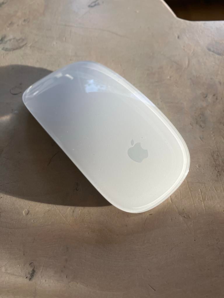 Apple Magic Mouse 1 - Draadloos op batterijen, Computers en Software, Muizen, Ophalen of Verzenden, Gebruikt, Draadloos, Muis
