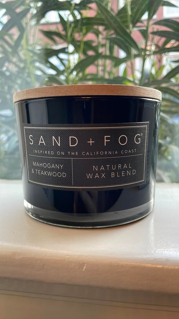 Sand + Fog geurkaars Mahogany & Teakwood, Ophalen of Verzenden, Zo goed als nieuw, Overige materialen, Minder dan 25 cm