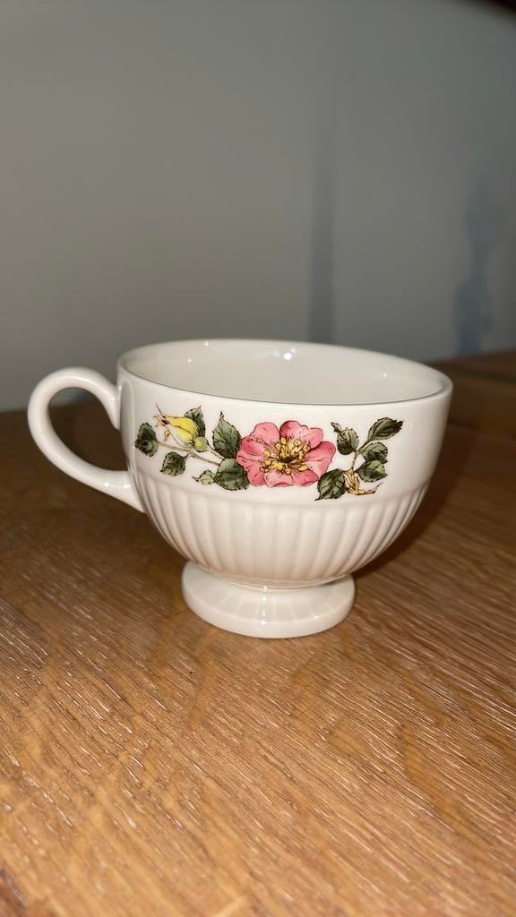 Kopje Wedgwood Briar Rose, Ophalen of Verzenden, Zo goed als nieuw, Wedgwood, Kop(pen) en/of Schotel(s)