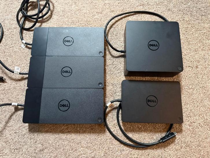 Dell docking stations 6 stuks incl 3 adapters en kabels, Computers en Software, Dockingstations, Gebruikt, Docking station, Laptop