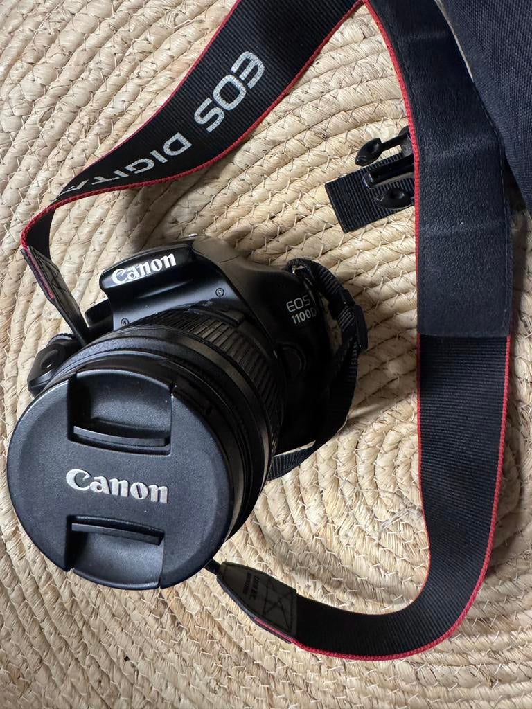 Canon EOS 1100D Spiegelreflexcamera met lens en flitser, Gebruikt, Spiegelreflex, Canon, Ophalen of Verzenden