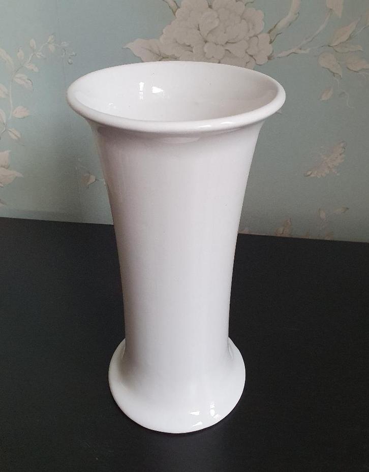 witte vaas - hoogte 21,5 cm, met slechts €3,50 verzendkstn!, Huis en Inrichting, Woonaccessoires | Vazen, Zo goed als nieuw, Wit