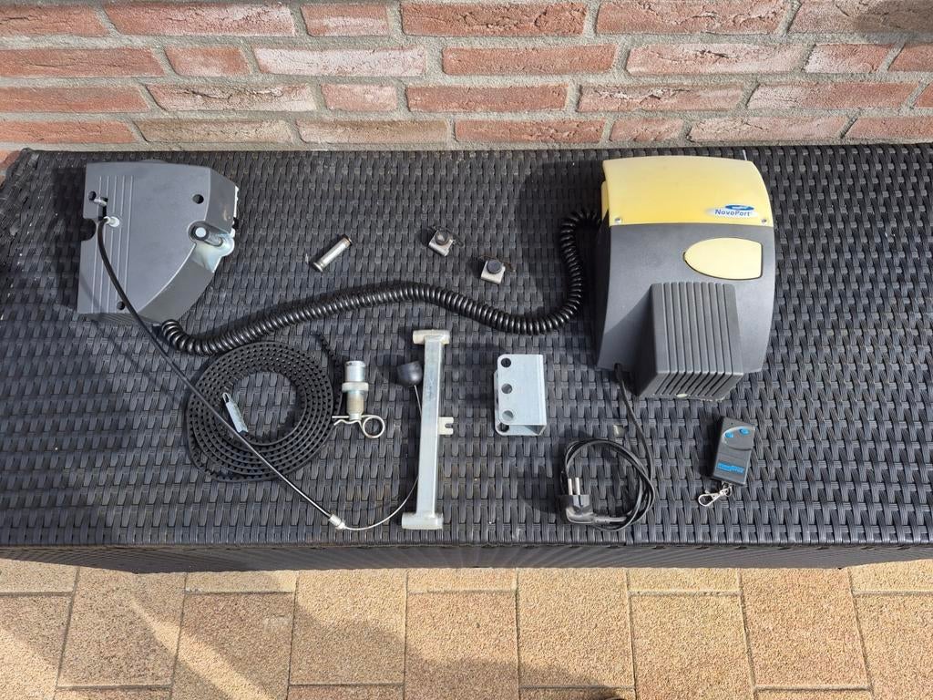 Novoferm novoport garagedeur opener compleet zie foto's, Doe-het-zelf en Verbouw, Deuren en Horren, Gebruikt, Garagedeur, Ophalen of Verzenden