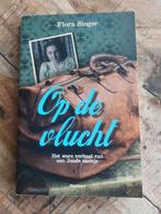 Op de vlucht Flora Singer, Boeken, Ophalen of Verzenden, Zo goed als nieuw