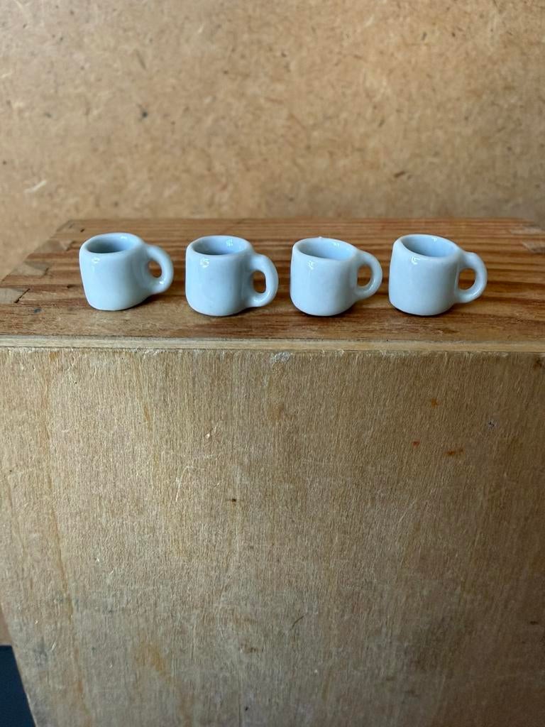 4x beker (licht grijs) 1cm - porselein, Ophalen of Verzenden, Zo goed als nieuw, Poppenhuis