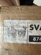 Nieuw IKEA SVALA kinder tafel met twee stoeltjes, Kinderen en Baby's, Kinderkamer | Tafels en Stoelen, Ophalen, Nieuw, Tafel(s) en Stoel(en)