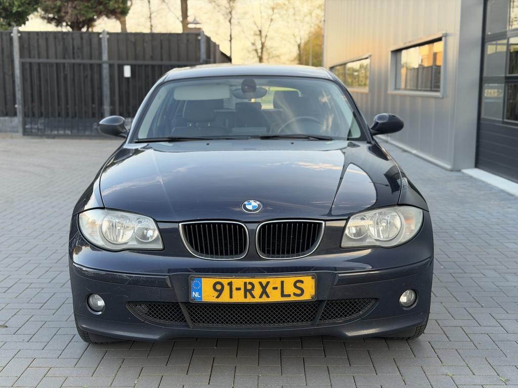 BMW 1-serie 120d Anniversary | Leder | Navigatie (bj 2005), Auto's, BMW, 1-Serie, Achterwielaandrijving, 4 cilinders, Blauw