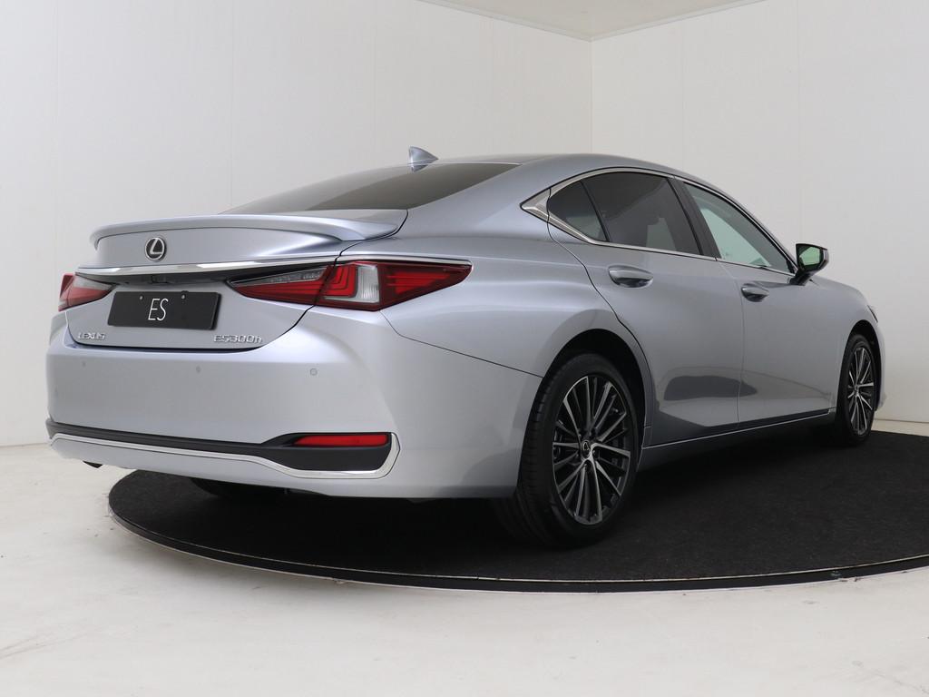 Lexus ES 300h 35th Edition Beperkt leverbaar! (bj 2025), Auto's, Lexus, 12 maanden, Zwart, 4 cilinders, 1655 kg