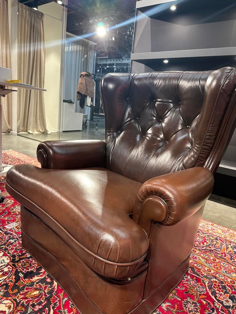 Bruine leren fauteuil met voetenbank, Huis en Inrichting, Fauteuils, Ophalen, Gebruikt, Leer, 100 tot 125 cm