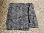 NIKKIE rok beige-zwart slangenprint mt. 36, Kleding | Dames, Rokken, Beige, Nieuw, Ophalen of Verzenden, Maat 36 (S)