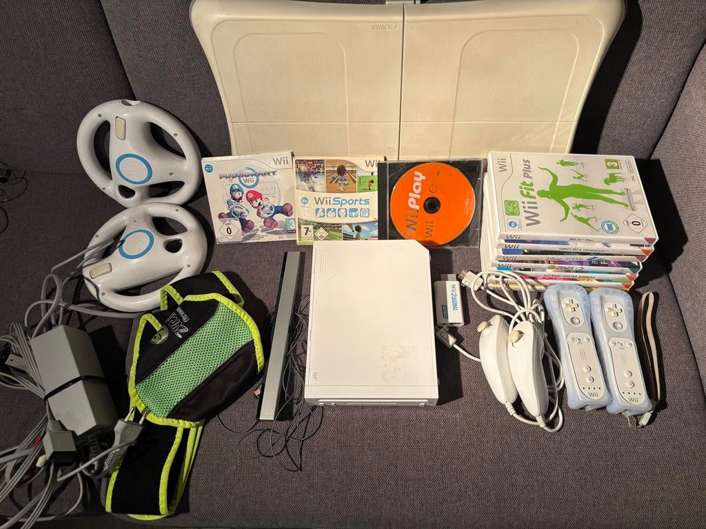 Complete Nintendo Wii set met Mario Kart en Balance Board, Spelcomputers en Games, Ophalen of Verzenden, Gebruikt, Met 2 controllers