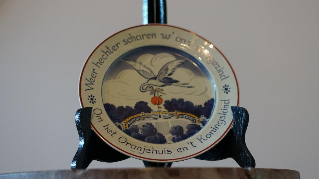 Jubileum bord geboorte Beatrix 1938 Société Céramique, Verzamelen, Koninklijk Huis en Royalty, Zo goed als nieuw, Servies, Ophalen of Verzenden