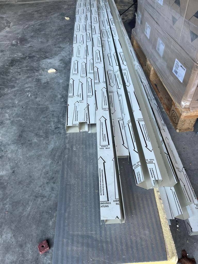 Witte profielen voor sandwichpanelen, Doe-het-zelf en Verbouw, Ophalen, Zo goed als nieuw