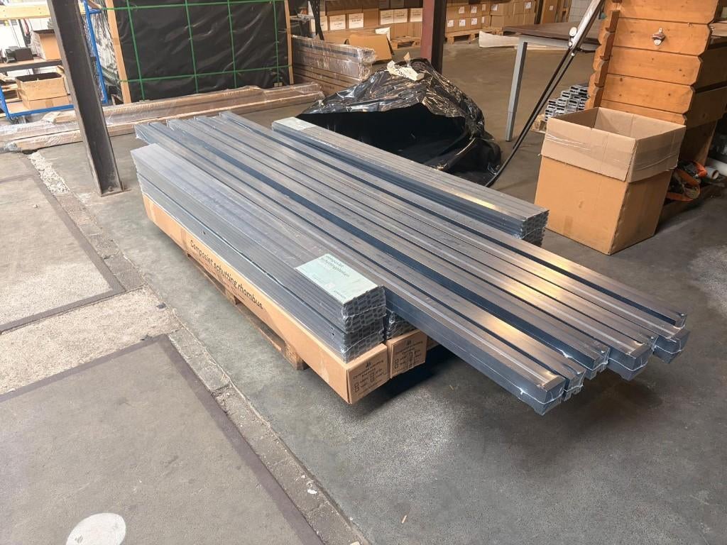 OP=OP Ruim 11 meter composiet schutting zwart - extra hoog, Kunststof, 1 tot 2 meter, Compoziet B.V., 6 meter of meer