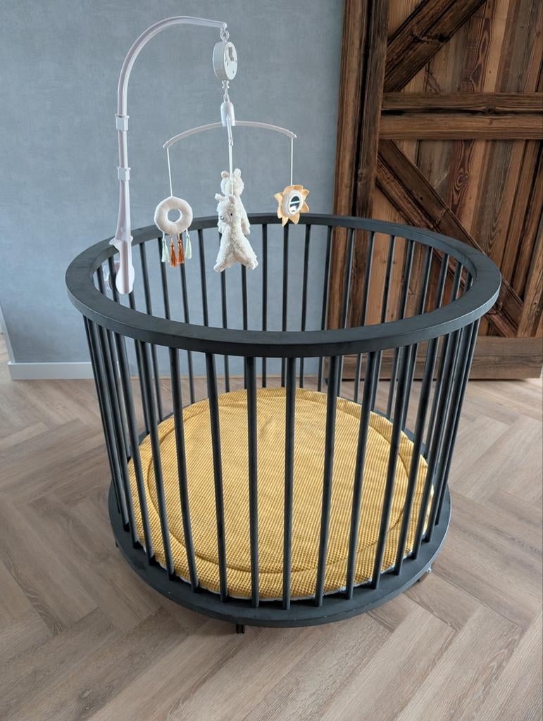 Bobita ronde box met boxkleed en muziekmobiel, Ophalen, Gebruikt, Rond, In hoogte verstelbaar