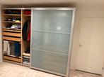 Garderobekast met 2 mat glazen schuifdeuren (300x235 cm), Ophalen, Gebruikt, 200 cm of meer, Glas