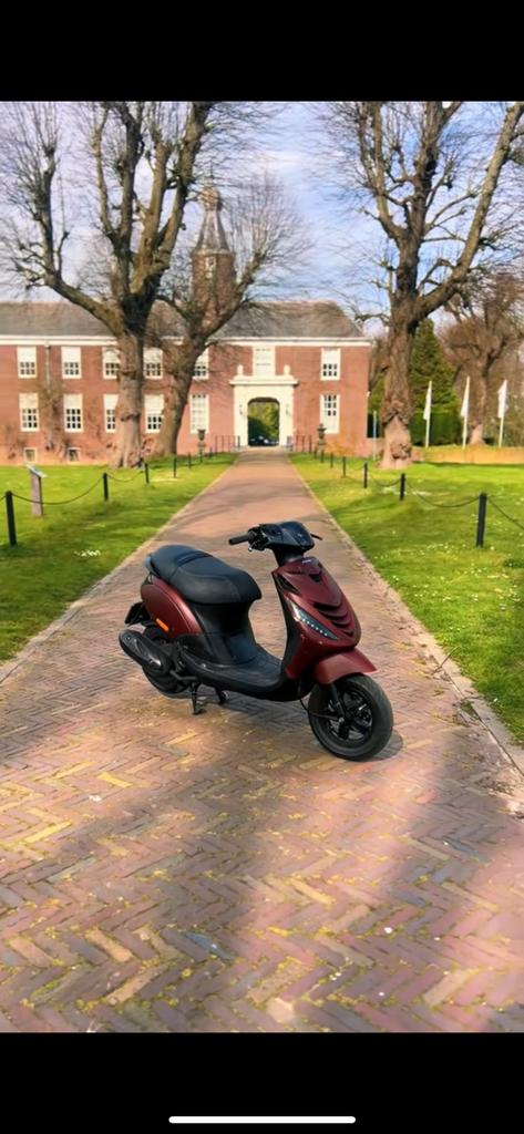 Piaggio zip (vndg €700)!!, Fietsen en Brommers, Scooters | Piaggio, Zip, Nieuw, Ophalen of Verzenden, Benzine