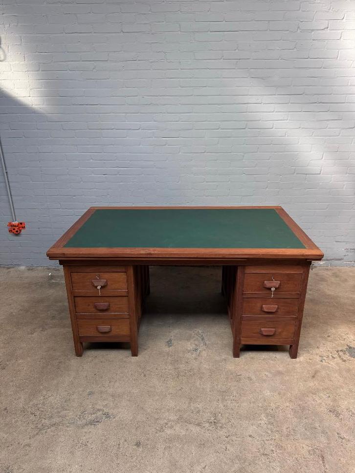 Vintage Engels bureau van teakhout met groen leren blad, Huis en Inrichting, Bureaus, Zo goed als nieuw, Ophalen of Verzenden