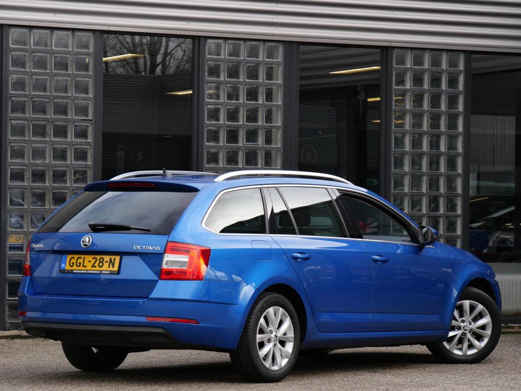 Skoda Octavia COMBI 1.0TSi PANORAMADAK/ ELEKT. KLEP/ ADAPTIV, Auto's, Stof, Gebruikt, Blauw, Handgeschakeld