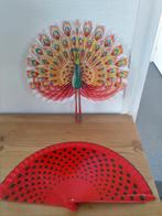 2 handwaaiers, gelakt rood hout, houten pauw met papier, Ophalen of Verzenden