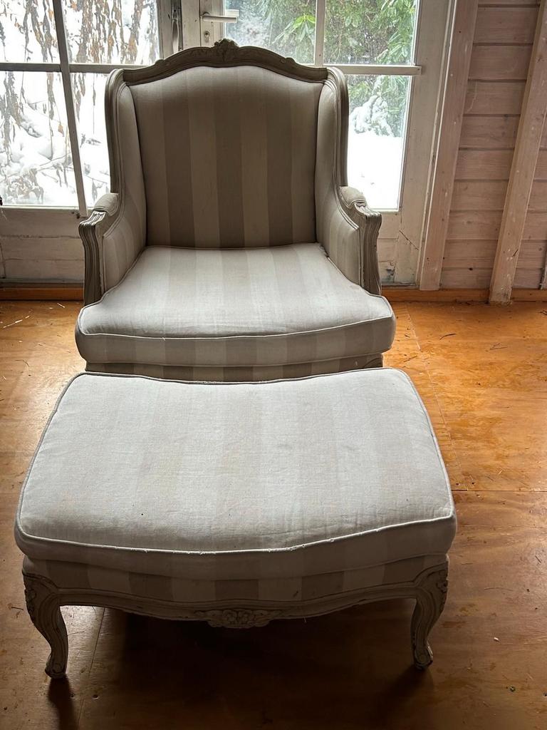 Grote brocante fauteuil met voetenbank, Huis en Inrichting, Fauteuils, Ophalen, Gebruikt, Hout, 75 tot 100 cm