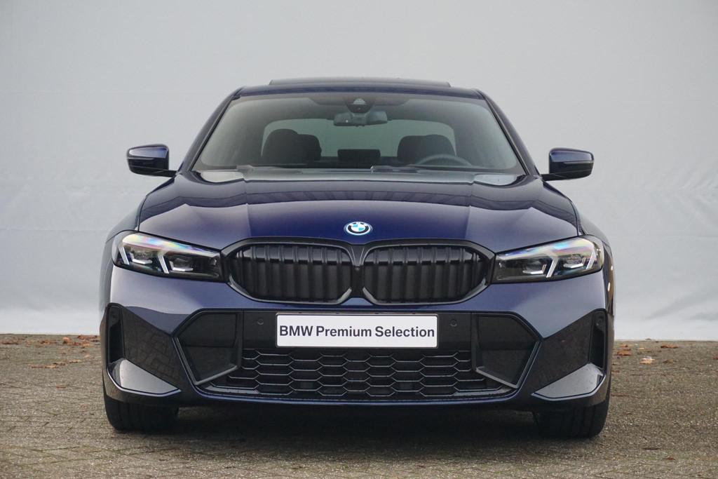 BMW 3-serie 330e M Sport Pro Glazen Panoramadak | Innovation, Automaat, 1998 cc, 4 cilinders, Blauw