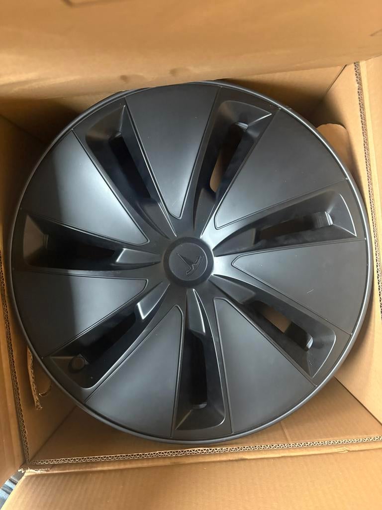 Tesla 18 inch velgen met wieldoppen, Auto diversen, Wieldoppen, Ophalen, Zo goed als nieuw